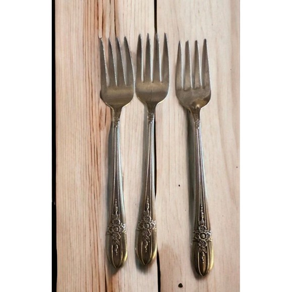 3 Wm Rogers TRIUMPH 1941 International Silver Plate Grille Forks - Picture 2 of 4